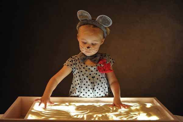 Рисование песком в Ярославле. Ultra Подарки. Купить рисование песком в Ярославле. Песочная терапия поможет расслабиться и развить творческие навыки. Сервис UltraPodarki.ru 8 (800) 505 95 30. Рисование песком Ярославль, рисование песком, занятия песком Ярославль, занятия песком, игра с песком Ярославль, игра с песком, песочная терапия Ярославль, песочная терапия, рисовать песком Ярославль, рисовать песком, песочная анимация Ярославль, песочная анимация