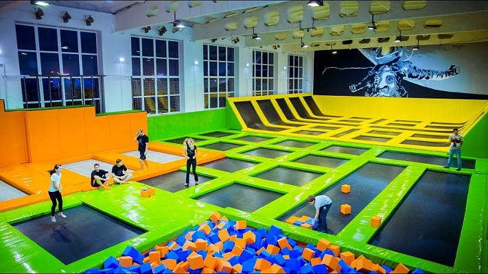 Прыжки в батутном центре в Ярославле. Сервис Ultra Подарки. Купить подарочный сертификат на батутный центр. Подарите прыжки на батуте для детей и взрослых в Ярославле. Сервис UltraPodarki.ru 8 800 505 95 30. Батутный центр Ярославль, батутный центр, прыжки на батуте Ярославль, купить батут Ярославль, батут, батут Ярославль