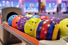 Игра в боулинг в Ярославле.Ultra Подарки. Игра в боулинг в Ярославле. Сервис: UltraPodarki.ru 8 800 505 95 30. Игра в боулинг, игра в боулинг Ярославль, боулинг Ярославль, купить боулинг Ярославль, играть в боулинг, играть в боулинг Ярославль