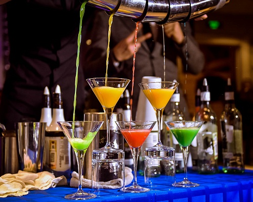 Выездной бар в Ярославле. Ultra Подарки. Купить выездной бар в Ярославле. Пирамида из шампанского бармен шоу и другие возможности выездного бара. Сервис UltraPodarki.ru 8 800 505 95 30. Выездной бар Ярославль, выездной бар, мобильный бар Ярославль, мобильный бар, переносной бар Ярославль, переносной бар, выездной бар на мероприятие Ярославль, выездной бар на мероприятие