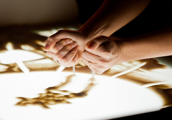 Рисование песком в Ярославле. Ultra Подарки. Купить рисование песком в Ярославле. Песочная терапия поможет расслабиться и развить творческие навыки. Сервис UltraPodarki.ru 8 (800) 505 95 30. Рисование песком Ярославль, рисование песком, занятия песком Ярославль, занятия песком, игра с песком Ярославль, игра с песком, песочная терапия Ярославль, песочная терапия, рисовать песком Ярославль, рисовать песком, песочная анимация Ярославль, песочная анимация