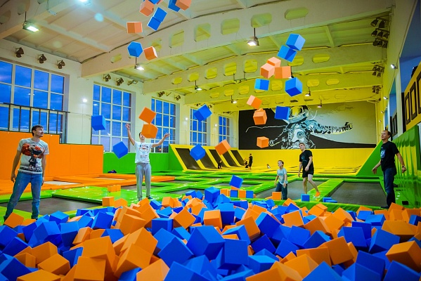 Прыжки в батутном центре в Ярославле. Сервис Ultra Подарки. Купить подарочный сертификат на батутный центр. Подарите прыжки на батуте для детей и взрослых в Ярославле. Сервис UltraPodarki.ru 8 800 505 95 30. Батутный центр Ярославль, батутный центр, прыжки на батуте Ярославль, купить батут Ярославль, батут, батут Ярославль