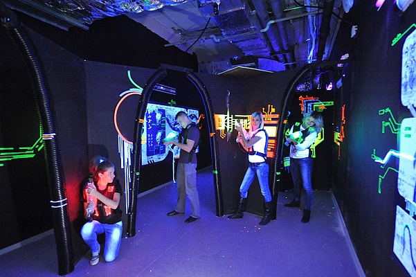 Игра в лазертаг в Ярославле. Сервис Ultra Подарки. Купить лазертаг в городе Ярославльf. Попробуйте лазерный пейнтбол в лазертаг клубе. Цены на лазертаг. Сервис: UltraPodarki.ru 8 800 505 95 30. Лазертаг в Ярославле, купить лазертаг Ярославль, лазертаг, купить лазертаг, лазерный пейнтбол Ярославль, лазертаг для детей Ярославль, лазертаг клуб, лазертаг клуб Ярославль