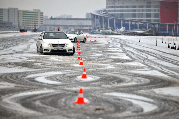 Контраварийное вождение в Ярославле. Ultra Подарки. Купить уроки контраварийного вождения в Ярославле. Научитесь водить машину в любых условиях! Сервис UltraPodarki.ru 8 800 505 95 30. Контраварийное вождение Ярославль, контраварийное вождение, экстремальное вождение Ярославль, экстремальное вождение, обучение вождению Ярославль, обучение вождению, вождение Ярославль, вождение,  курс вождения Ярославль, курс вождения, курсы экстремальное вождения Ярославль, курсы экстремального вождения, обучение в автошколе Ярославль, обучение в автошколе