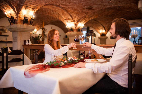 Романтическое свидание в ресторане в Ярославле. Ultra Подарки. Купить романтическое свидание в ресторане в Ярославле. Подарите самым близким незабываемые моменты и признайтесь в искренних чувствах. Сервис UltraPodarki.ru 8-800-505-95-30. Романтическое свидание в ресторане в Ярославле, свидание в Ярославле, свидание в ресторане, сертификат на свидание в ресторане, сертификат на свидание в Ярославле, купить свидание, купить свидание Ярославль, первое свидание, девушка свидание, хороший ресторан, романтический ресторан, романтический вечер, романтический ужин, романтические любимому, романтическая музыка