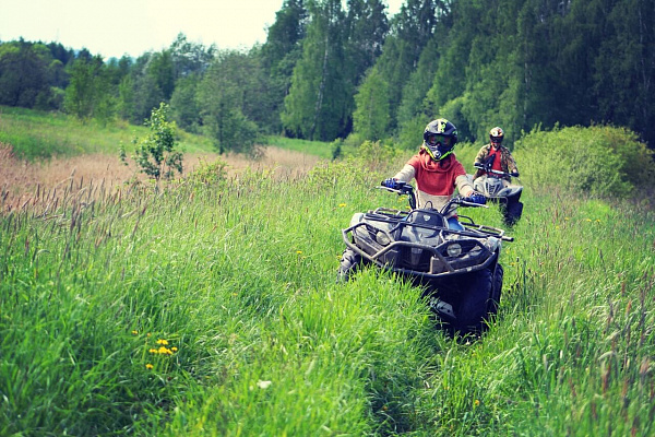 Прокат квадроциклов летом в Ярославле. Сервис Ultra Подарки. Подарочный сертификат на прокат квадроциклов летом и зимой в Ярославле. Закажите катание на квадроциклах недорого и наслаждайтесь активным отдыхом с друзьями. Выбирайте живописные маршруты для езды на квадроциклах. Сервис UltraPodarki.ru 8800-505-9530. Катание на квадроциклах, Прокат квадроциклов, езда на квадроцикле, прокат квадроциклов Ярославль, катание на квадроциклах Ярославль, Катание на квадроциклах летом, Катание на квадроциклах зимой, Сертификат на катание на квадроциклах 

