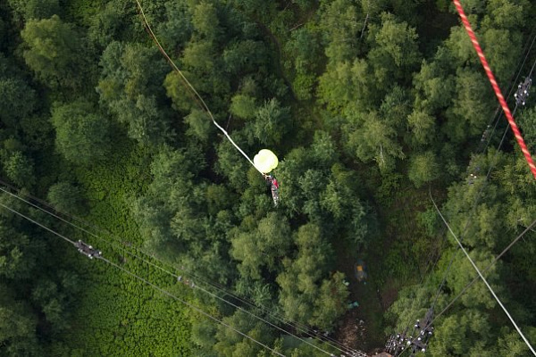 Роупджампинг - прыжки с верёвкой в Ярославле. Подарочные сертификаты Ultra Подарки. Роупджампинг в Ярославле - Экстремальный оригинальный подарок или подарочный сертификат на Роупджампинг - прыжки с верёвкой. Сервис UltraPodarki.ru 8-800-505-95-30. роупджампинг Ярославль, прыжок веревка Ярославль, роупджампинг, прыжок веревка, прыжок с веревкой, Подарок, подарочный сертификат, экстрим, экстремальный подарок