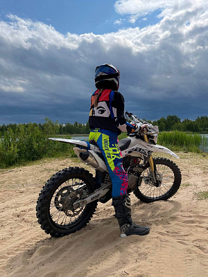 Катание на мотоциклах. Подарочные сертификаты Ultra Подарки Ярославль. Купить оригинальный подарок или подарочный сертификат на Катание на мотоциклах. Сервис UltraPodarki.ru Ярославль 8 800 505 95 30. 