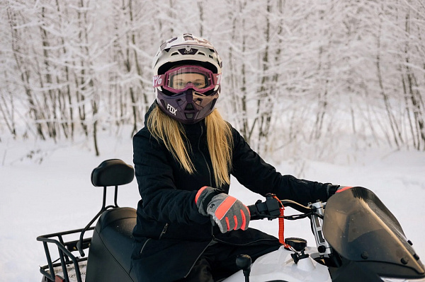 Катание на снегоходах в Ярославле в подарок. Сервис Ultra Подарки
. Подарочный сертификат на катание на снегоходах в Ярославле с друзьями. Закажите прокат снегоходов в подарок для мужчины по привлекательным ценам. Живописные маршруты для езды на снегоходах это отличная возможность активного отдыха. Сервис UltraPodarki.ru 8 800 505 95 30. катание на снегоходах, подарочный сертификат на катание на снегоходе, прокат снегоходов, прокат снегоходов Ярославль, катание на снегоходах Ярославль, езда на снегоходе