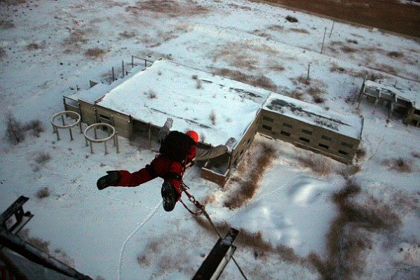 Роупджампинг - прыжки с верёвкой в Ярославле. Подарочные сертификаты Ultra Подарки. Роупджампинг в Ярославле - Экстремальный оригинальный подарок или подарочный сертификат на Роупджампинг - прыжки с верёвкой. Сервис UltraPodarki.ru 8-800-505-95-30. роупджампинг Ярославль, прыжок веревка Ярославль, роупджампинг, прыжок веревка, прыжок с веревкой, Подарок, подарочный сертификат, экстрим, экстремальный подарок