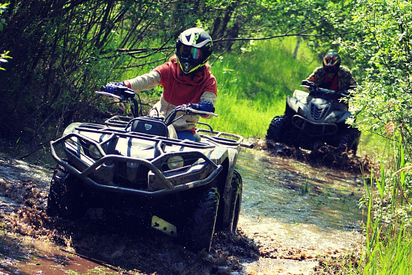 Прокат квадроциклов летом в Ярославле. Сервис Ultra Подарки. Подарочный сертификат на прокат квадроциклов летом и зимой в Ярославле. Закажите катание на квадроциклах недорого и наслаждайтесь активным отдыхом с друзьями. Выбирайте живописные маршруты для езды на квадроциклах. Сервис UltraPodarki.ru 8800-505-9530. Катание на квадроциклах, Прокат квадроциклов, езда на квадроцикле, прокат квадроциклов Ярославль, катание на квадроциклах Ярославль, Катание на квадроциклах летом, Катание на квадроциклах зимой, Сертификат на катание на квадроциклах 

