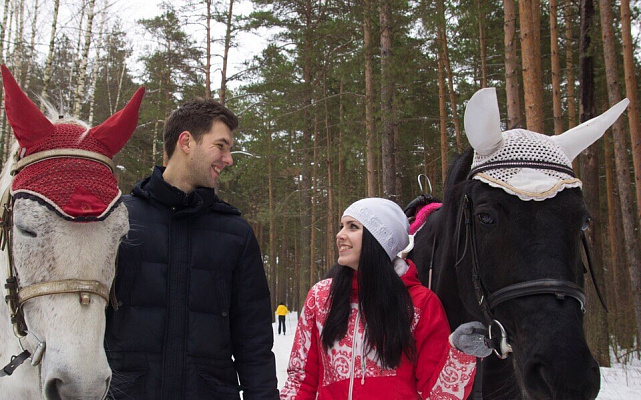 Конная прогулка для двоих в Ярославле. Подарочные сертификаты Ultra Подарки. Купить оригинальный подарок или подарочный сертификат на Конную прогулку для двоих в Ярославле. Сервис UltraPodarki.ru 8-800-505-9530. Катание на лошадях, Прогулка на лошади, Прогулка на лошадях для двоих, Конная прогулка, конный клуб, Конный Парк в Ярославле, конная прогулка, конная прогулка в Ярославле