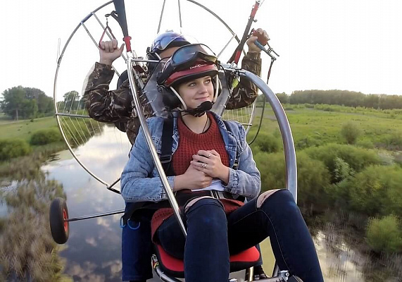Полёт с инструктором на параплане в Ярославле. Ultra Подарки. Полёт с инструктором на параплане в Ярославле. Попробуйте полёт на двухместном параплане над столицей. Сервис: UltraPodarki.ru 8 800 505 95 30. Полёт на параплане, полёт на параплане Ярославль, полёт с инструктором на параплане Ярославль, полёт с инструктором на параплане, параплан Ярославль, параплан, парапланеризм Ярославль, купить параплан Ярославль