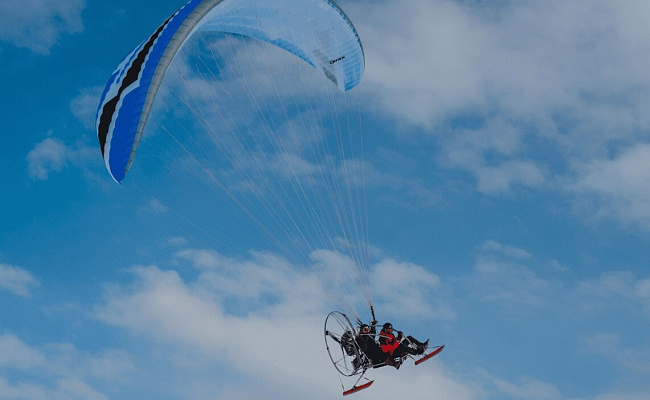 Полёт с инструктором на параплане в Ярославле. Ultra Подарки. Полёт с инструктором на параплане в Ярославле. Попробуйте полёт на двухместном параплане над столицей. Сервис: UltraPodarki.ru 8 800 505 95 30. Полёт на параплане, полёт на параплане Ярославль, полёт с инструктором на параплане Ярославль, полёт с инструктором на параплане, параплан Ярославль, параплан, парапланеризм Ярославль, купить параплан Ярославль