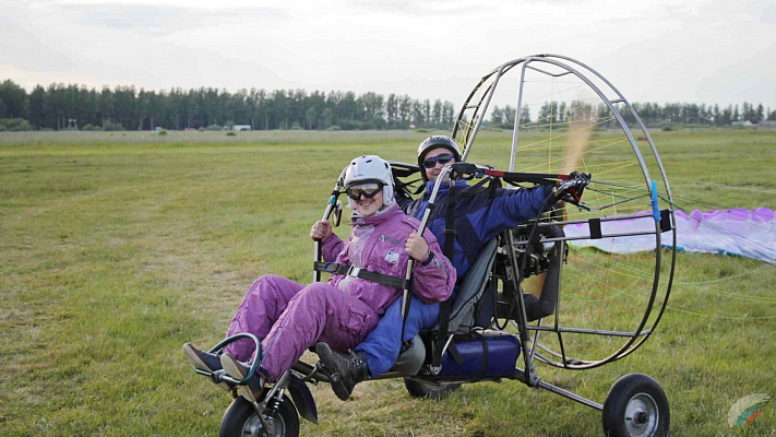 Полёт с инструктором на параплане в Ярославле. Ultra Подарки. Полёт с инструктором на параплане в Ярославле. Попробуйте полёт на двухместном параплане над столицей. Сервис: UltraPodarki.ru 8 800 505 95 30. Полёт на параплане, полёт на параплане Ярославль, полёт с инструктором на параплане Ярославль, полёт с инструктором на параплане, параплан Ярославль, параплан, парапланеризм Ярославль, купить параплан Ярославль