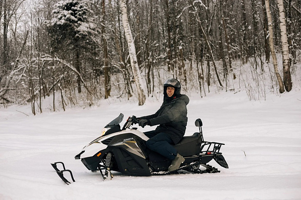 Катание на снегоходах в Ярославле в подарок. Сервис Ultra Подарки
. Подарочный сертификат на катание на снегоходах в Ярославле с друзьями. Закажите прокат снегоходов в подарок для мужчины по привлекательным ценам. Живописные маршруты для езды на снегоходах это отличная возможность активного отдыха. Сервис UltraPodarki.ru 8 800 505 95 30. катание на снегоходах, подарочный сертификат на катание на снегоходе, прокат снегоходов, прокат снегоходов Ярославль, катание на снегоходах Ярославль, езда на снегоходе