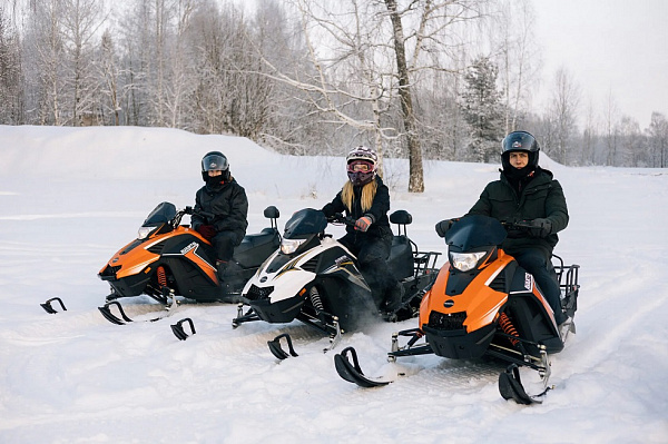 Катание на снегоходах в Ярославле в подарок. Сервис Ultra Подарки
. Подарочный сертификат на катание на снегоходах в Ярославле с друзьями. Закажите прокат снегоходов в подарок для мужчины по привлекательным ценам. Живописные маршруты для езды на снегоходах это отличная возможность активного отдыха. Сервис UltraPodarki.ru 8 800 505 95 30. катание на снегоходах, подарочный сертификат на катание на снегоходе, прокат снегоходов, прокат снегоходов Ярославль, катание на снегоходах Ярославль, езда на снегоходе