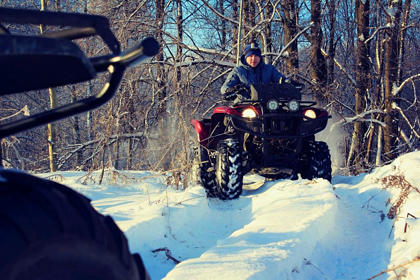 Катание на квадроциклах в Ярославле. Подарочные сертификаты Ultra Подарки. Подарочный сертификат на катание на квадроциклах в Ярославле. Закажите прокат квадроциклов и наслаждайтесь активным отдыхом с друзьями. Выбирайте живописные маршруты для езды на квадроциклах. Сервис UltraPodarki.ru 8 800 505 95 30. Катание на квадроциклах, катание на квадроциклах Ярославль, прокат квадроциклов, прокат квадроциклов Ярославль, езда на квадроцикле, езда на квадроцикле Ярославль, катание на квадроциклах зимой, Катание на квадроциклах летом, сертификат на катание на квадроциклах, сертификат квадроциклы, сертификат квадроциклы Ярославль
