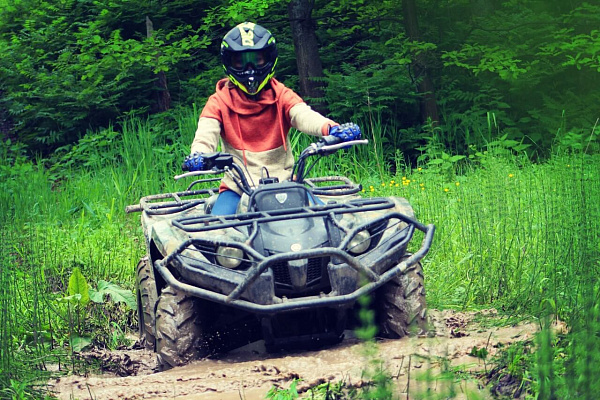 Прокат квадроциклов летом в Ярославле. Сервис Ultra Подарки. Подарочный сертификат на прокат квадроциклов летом и зимой в Ярославле. Закажите катание на квадроциклах недорого и наслаждайтесь активным отдыхом с друзьями. Выбирайте живописные маршруты для езды на квадроциклах. Сервис UltraPodarki.ru 8800-505-9530. Катание на квадроциклах, Прокат квадроциклов, езда на квадроцикле, прокат квадроциклов Ярославль, катание на квадроциклах Ярославль, Катание на квадроциклах летом, Катание на квадроциклах зимой, Сертификат на катание на квадроциклах 

