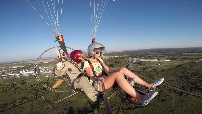 Полёт с инструктором на параплане в Ярославле. Ultra Подарки. Полёт с инструктором на параплане в Ярославле. Попробуйте полёт на двухместном параплане над столицей. Сервис: UltraPodarki.ru 8 800 505 95 30. Полёт на параплане, полёт на параплане Ярославль, полёт с инструктором на параплане Ярославль, полёт с инструктором на параплане, параплан Ярославль, параплан, парапланеризм Ярославль, купить параплан Ярославль