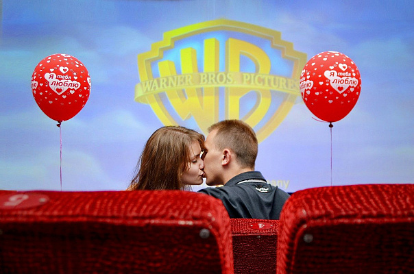 Романтическое свидание в кинотеатре в Ярославле. Ultra Подарки. Купить романтическое свидание в кинотеатре в Ярославле. Подарите самым близким незабываемые моменты и признайтесь в искренних чувствах. Сервис UltraPodarki.ru 8-800-505-95-30. Романтическое свидание в кинотеатре в Ярославле, свидание в Ярославле, свидание в кинотеатре, сертификат на свидание в кинотеатре, сертификат на свидание в Ярославле, купить свидание, купить свидание Ярославль, первое свидание, девушка свидание, хороший кинотеатре, романтический кинотеатре, романтический вечер, романтический ужин, романтические любимому, романтическая музыка