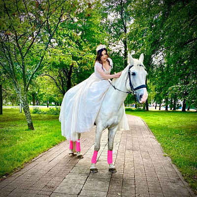 Конная прогулка для двоих в Ярославле. Подарочные сертификаты Ultra Подарки. Купить оригинальный подарок или подарочный сертификат на Конную прогулку для двоих в Ярославле. Сервис UltraPodarki.ru 8-800-505-9530. Катание на лошадях, Прогулка на лошади, Прогулка на лошадях для двоих, Конная прогулка, конный клуб, Конный Парк в Ярославле, конная прогулка, конная прогулка в Ярославле