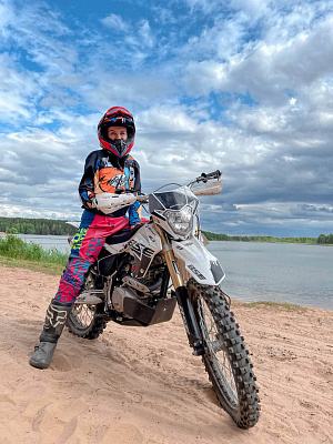 Катание на мотоциклах. Подарочные сертификаты Ultra Подарки Ярославль. Купить оригинальный подарок или подарочный сертификат на Катание на мотоциклах. Сервис UltraPodarki.ru Ярославль 8 800 505 95 30. 