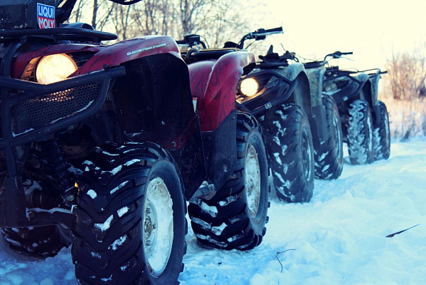 Прокат квадроциклов летом в Ярославле. Сервис Ultra Подарки. Подарочный сертификат на прокат квадроциклов летом и зимой в Ярославле. Закажите катание на квадроциклах недорого и наслаждайтесь активным отдыхом с друзьями. Выбирайте живописные маршруты для езды на квадроциклах. Сервис UltraPodarki.ru 8800-505-9530. Катание на квадроциклах, Прокат квадроциклов, езда на квадроцикле, прокат квадроциклов Ярославль, катание на квадроциклах Ярославль, Катание на квадроциклах летом, Катание на квадроциклах зимой, Сертификат на катание на квадроциклах 

