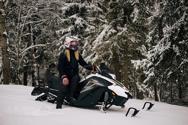 Катание на снегоходах в Ярославле в подарок. Сервис Ultra Подарки
. Подарочный сертификат на катание на снегоходах в Ярославле с друзьями. Закажите прокат снегоходов в подарок для мужчины по привлекательным ценам. Живописные маршруты для езды на снегоходах это отличная возможность активного отдыха. Сервис UltraPodarki.ru 8 800 505 95 30. катание на снегоходах, подарочный сертификат на катание на снегоходе, прокат снегоходов, прокат снегоходов Ярославль, катание на снегоходах Ярославль, езда на снегоходе