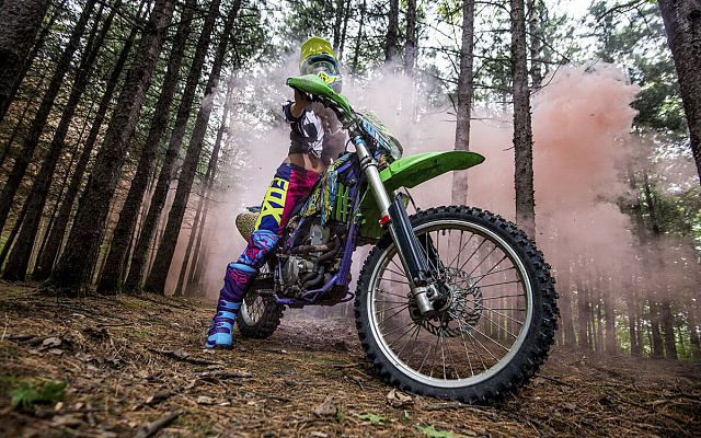 Катание на мотоциклах. Подарочные сертификаты Ultra Подарки Ярославль. Купить оригинальный подарок или подарочный сертификат на Катание на мотоциклах. Сервис UltraPodarki.ru Ярославль 8 800 505 95 30. 