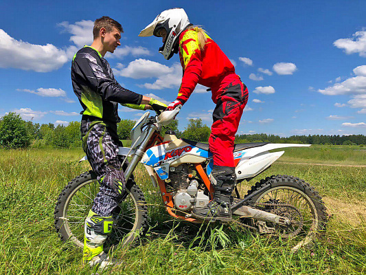 Катание на мотоциклах. Подарочные сертификаты Ultra Подарки Ярославль. Купить оригинальный подарок или подарочный сертификат на Катание на мотоциклах. Сервис UltraPodarki.ru Ярославль 8 800 505 95 30. 