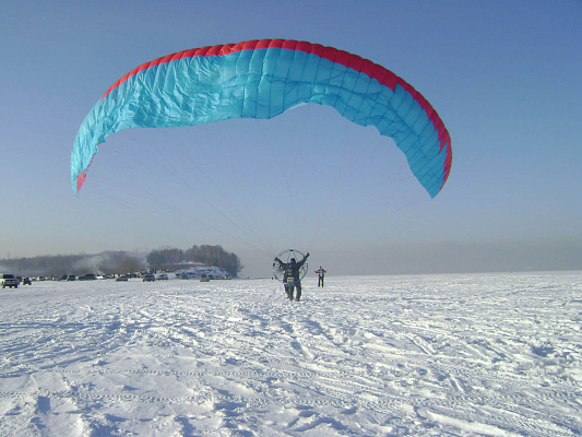 Полёт с инструктором на параплане в Ярославле. Ultra Подарки. Полёт с инструктором на параплане в Ярославле. Попробуйте полёт на двухместном параплане над столицей. Сервис: UltraPodarki.ru 8 800 505 95 30. Полёт на параплане, полёт на параплане Ярославль, полёт с инструктором на параплане Ярославль, полёт с инструктором на параплане, параплан Ярославль, параплан, парапланеризм Ярославль, купить параплан Ярославль
