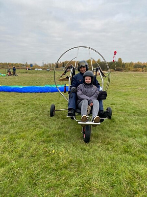 Полёт с инструктором на параплане в Ярославле. Ultra Подарки. Полёт с инструктором на параплане в Ярославле. Попробуйте полёт на двухместном параплане над столицей. Сервис: UltraPodarki.ru 8 800 505 95 30. Полёт на параплане, полёт на параплане Ярославль, полёт с инструктором на параплане Ярославль, полёт с инструктором на параплане, параплан Ярославль, параплан, парапланеризм Ярославль, купить параплан Ярославль