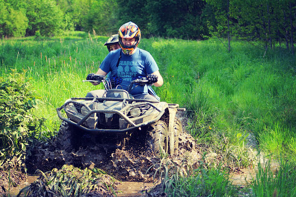 Прокат квадроциклов летом в Ярославле. Сервис Ultra Подарки. Подарочный сертификат на прокат квадроциклов летом и зимой в Ярославле. Закажите катание на квадроциклах недорого и наслаждайтесь активным отдыхом с друзьями. Выбирайте живописные маршруты для езды на квадроциклах. Сервис UltraPodarki.ru 8800-505-9530. Катание на квадроциклах, Прокат квадроциклов, езда на квадроцикле, прокат квадроциклов Ярославль, катание на квадроциклах Ярославль, Катание на квадроциклах летом, Катание на квадроциклах зимой, Сертификат на катание на квадроциклах 

