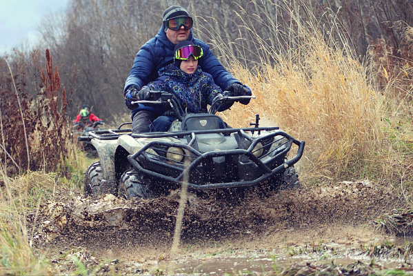 Прокат квадроциклов летом в Ярославле. Сервис Ultra Подарки. Подарочный сертификат на прокат квадроциклов летом и зимой в Ярославле. Закажите катание на квадроциклах недорого и наслаждайтесь активным отдыхом с друзьями. Выбирайте живописные маршруты для езды на квадроциклах. Сервис UltraPodarki.ru 8800-505-9530. Катание на квадроциклах, Прокат квадроциклов, езда на квадроцикле, прокат квадроциклов Ярославль, катание на квадроциклах Ярославль, Катание на квадроциклах летом, Катание на квадроциклах зимой, Сертификат на катание на квадроциклах 

