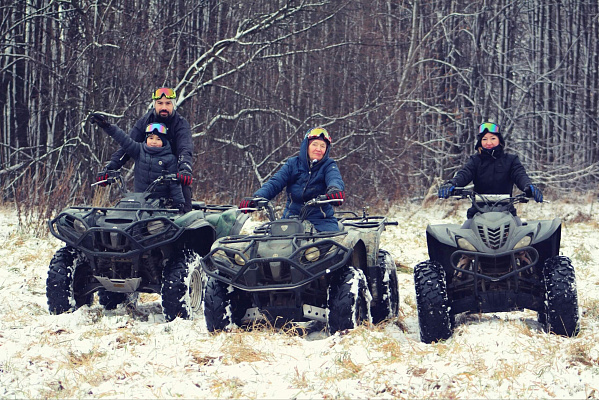 Прокат квадроциклов летом в Ярославле. Сервис Ultra Подарки. Подарочный сертификат на прокат квадроциклов летом и зимой в Ярославле. Закажите катание на квадроциклах недорого и наслаждайтесь активным отдыхом с друзьями. Выбирайте живописные маршруты для езды на квадроциклах. Сервис UltraPodarki.ru 8800-505-9530. Катание на квадроциклах, Прокат квадроциклов, езда на квадроцикле, прокат квадроциклов Ярославль, катание на квадроциклах Ярославль, Катание на квадроциклах летом, Катание на квадроциклах зимой, Сертификат на катание на квадроциклах 

