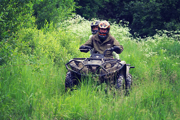 Прокат квадроциклов летом в Ярославле. Сервис Ultra Подарки. Подарочный сертификат на прокат квадроциклов летом и зимой в Ярославле. Закажите катание на квадроциклах недорого и наслаждайтесь активным отдыхом с друзьями. Выбирайте живописные маршруты для езды на квадроциклах. Сервис UltraPodarki.ru 8800-505-9530. Катание на квадроциклах, Прокат квадроциклов, езда на квадроцикле, прокат квадроциклов Ярославль, катание на квадроциклах Ярославль, Катание на квадроциклах летом, Катание на квадроциклах зимой, Сертификат на катание на квадроциклах 


